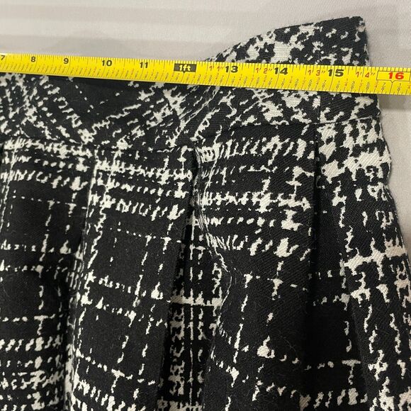~~ Banana Republic Sz 8 Black & White Plaid Lined Pleated Circle Mini/Knee Skirt - Picture 3 of 11